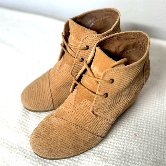 Tom’s corduroy wedge lace up tan bootie, women’s 8, EUC - Picture 1 of 5